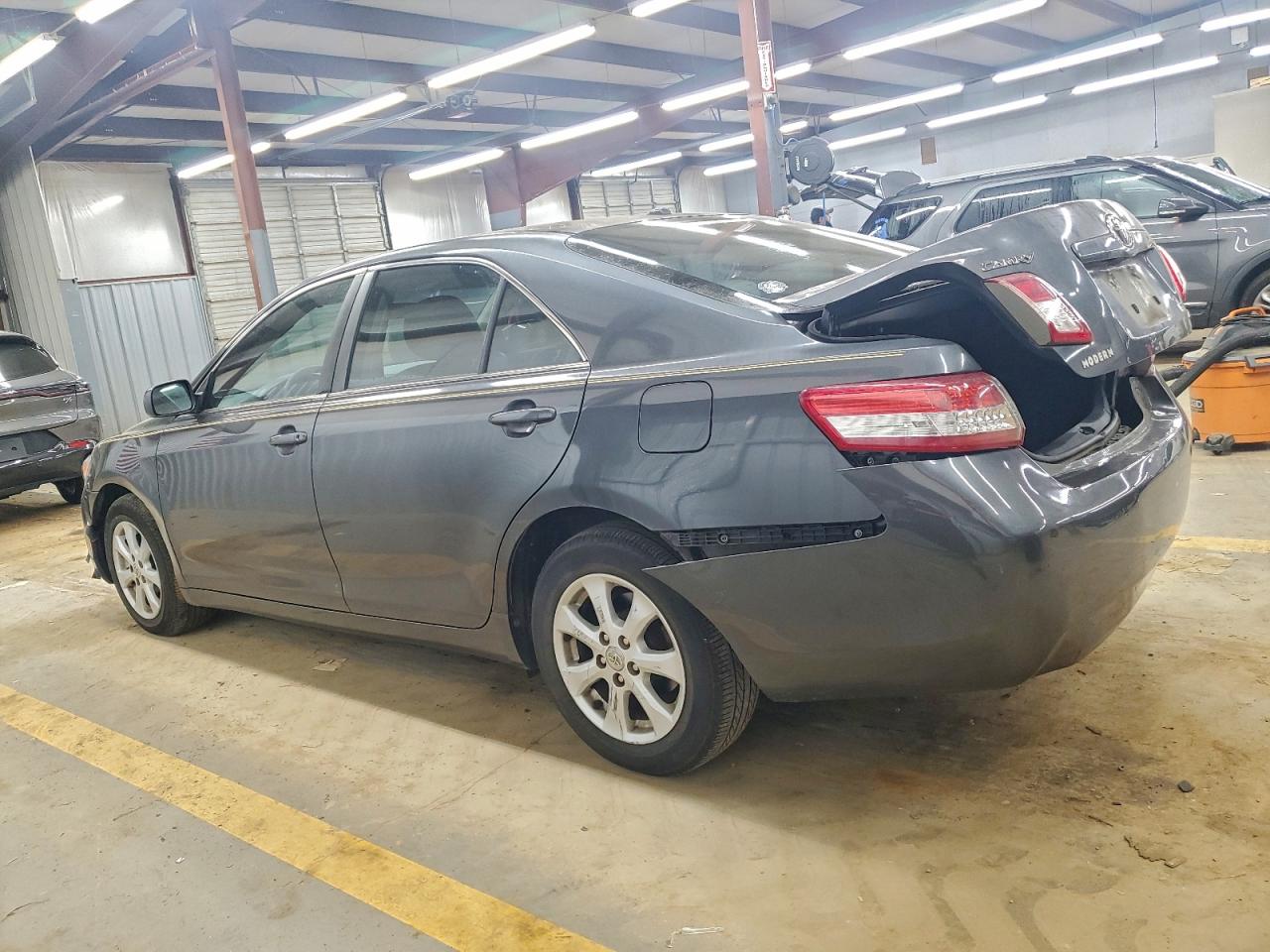 2011 TOYOTA CAMRY BASE photo 2
