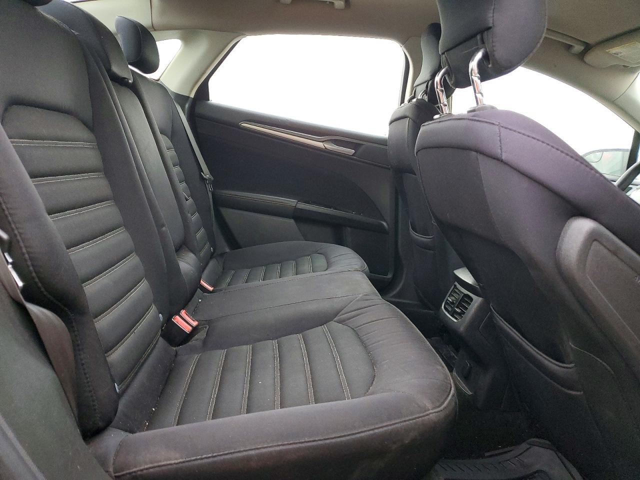 2015 FORD FUSION SE photo 28