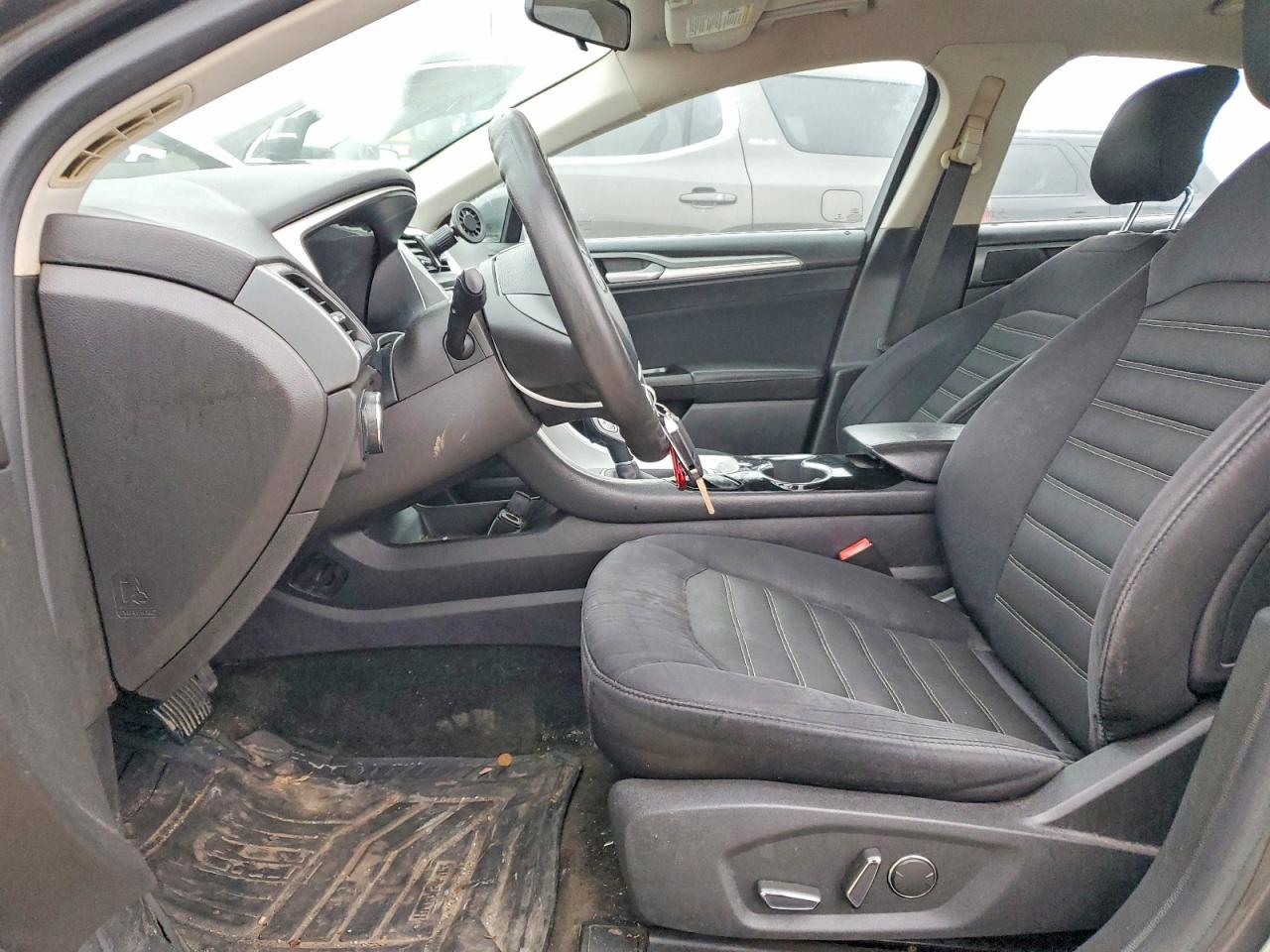 2015 FORD FUSION SE photo 19