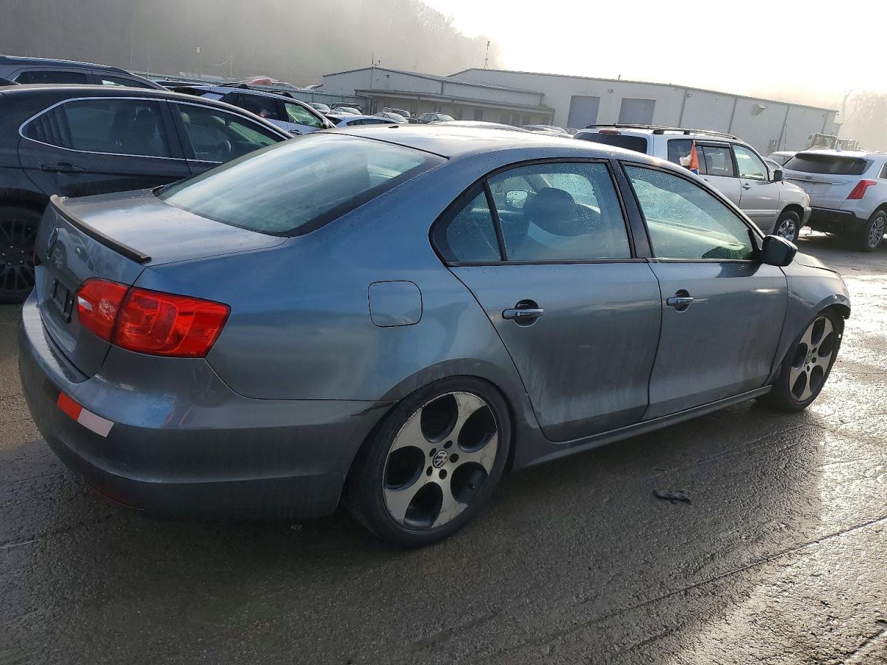 2011 VOLKSWAGEN JETTA BASE photo 3
