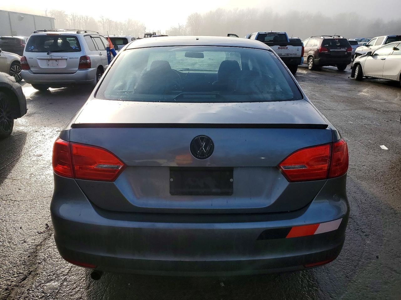 2011 VOLKSWAGEN JETTA BASE photo 6