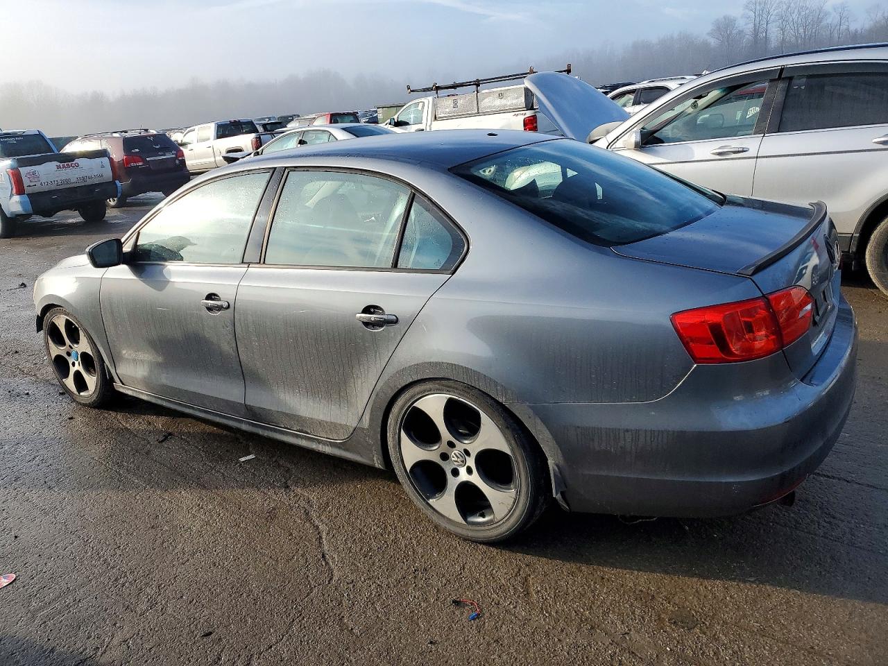 2011 VOLKSWAGEN JETTA BASE photo 2