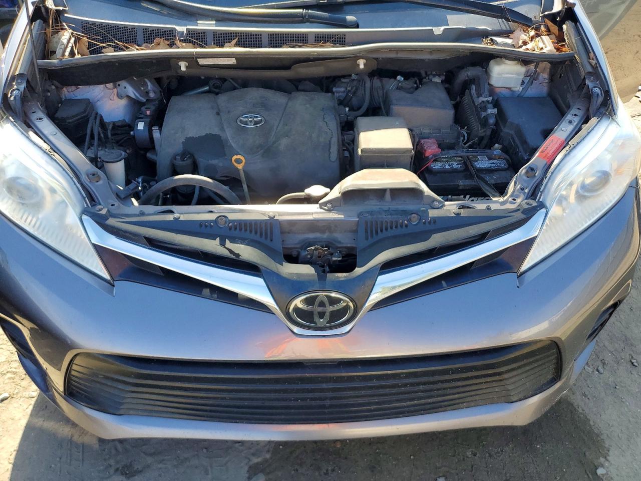 2020 TOYOTA SIENNA LE photo 12