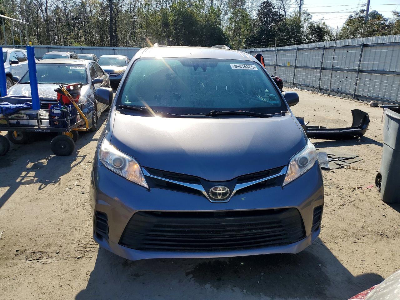 2020 TOYOTA SIENNA LE photo 5