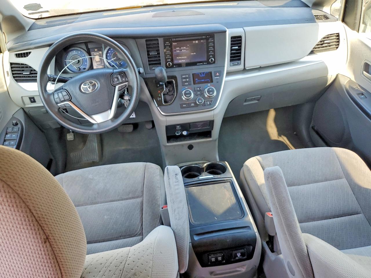 2020 TOYOTA SIENNA LE photo 8