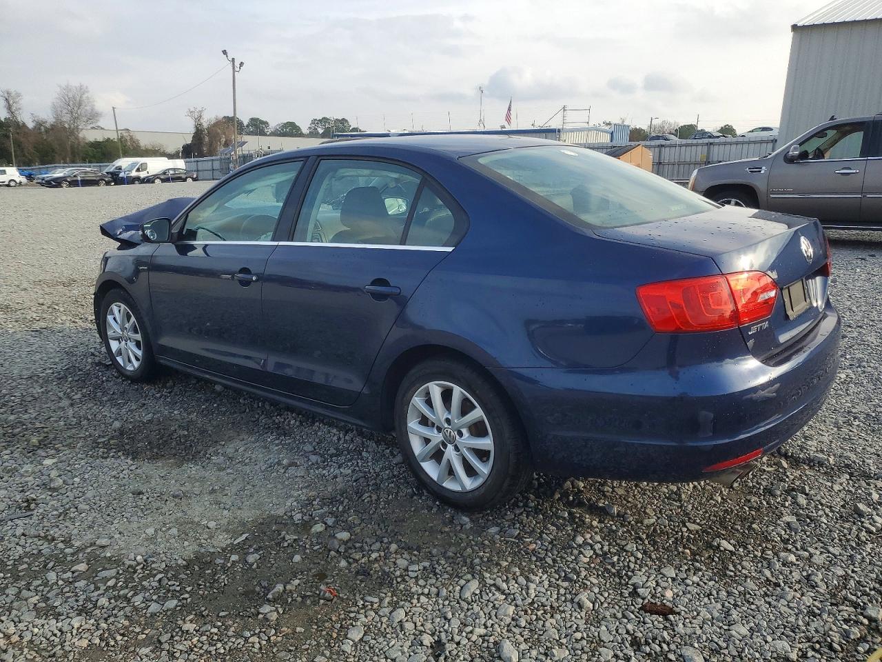 2013 VOLKSWAGEN JETTA SE photo 2