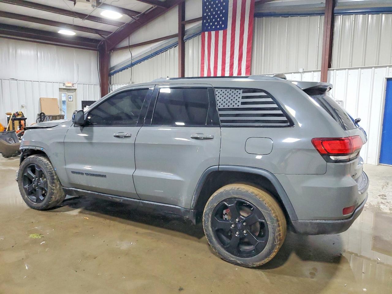 2019 JEEP GRAND CHEROKEE LAREDO photo 2