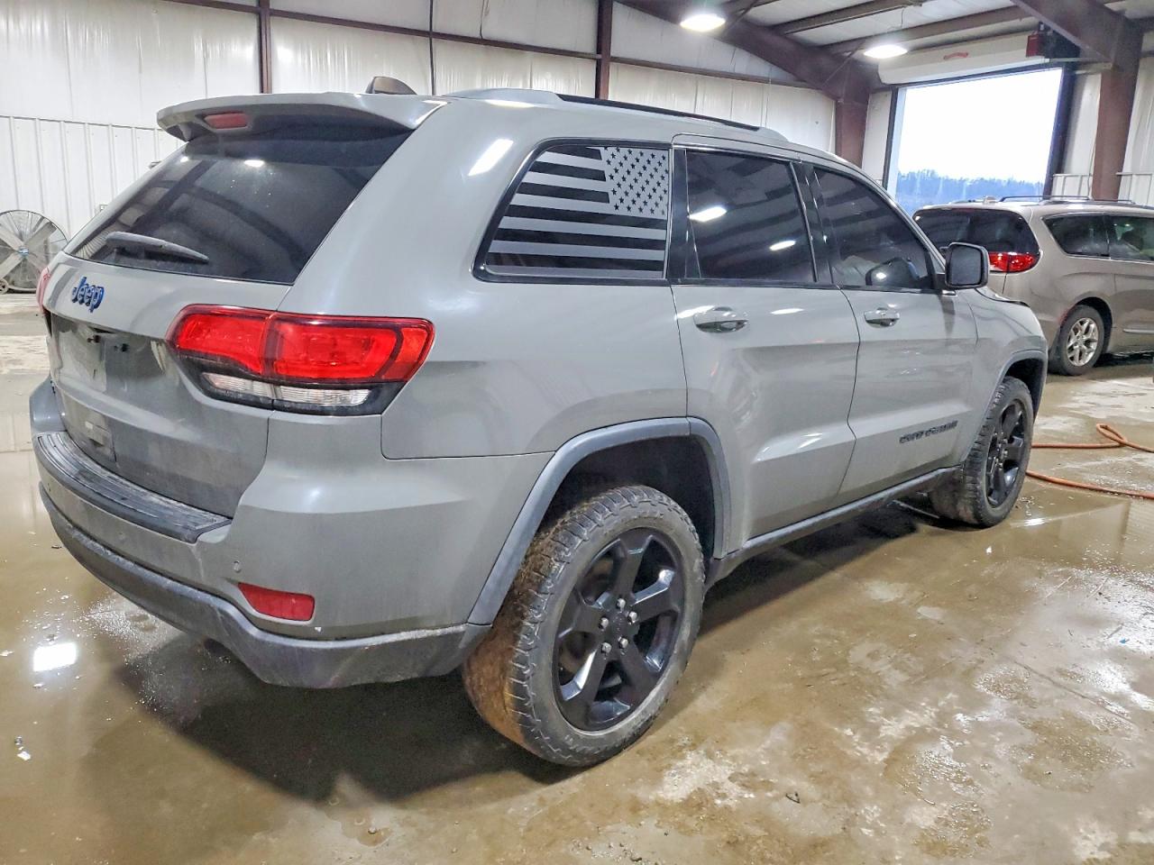 2019 JEEP GRAND CHEROKEE LAREDO photo 3