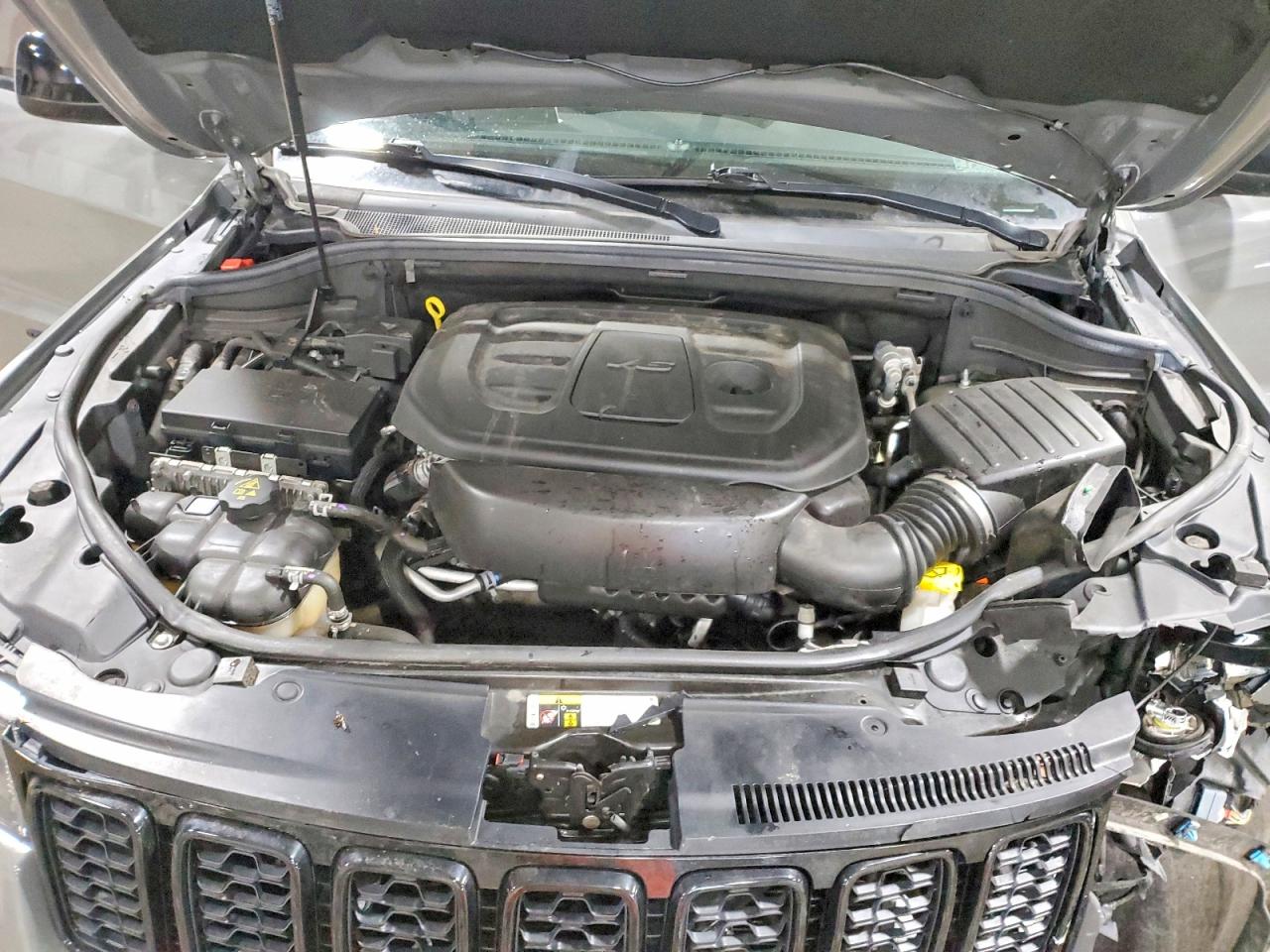 2019 JEEP GRAND CHEROKEE LAREDO photo 12