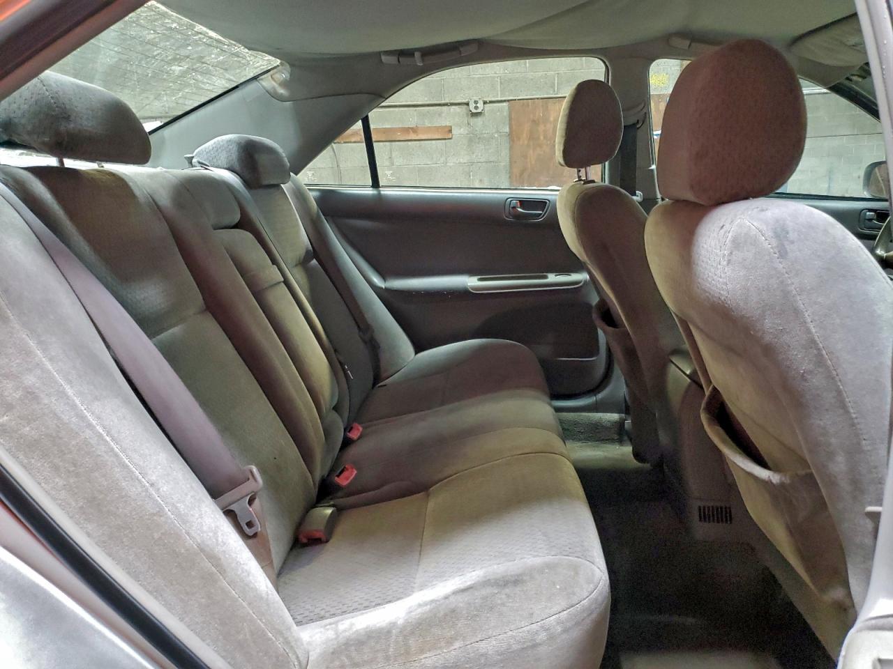 2004 TOYOTA CAMRY LE photo 10