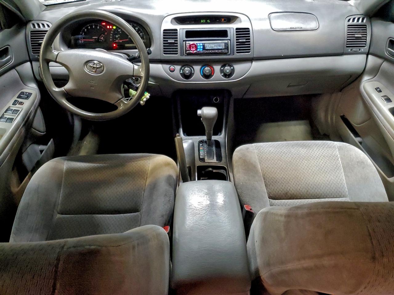 2004 TOYOTA CAMRY LE photo 8