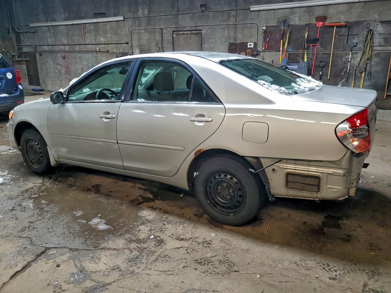 2004 TOYOTA CAMRY LE photo 2