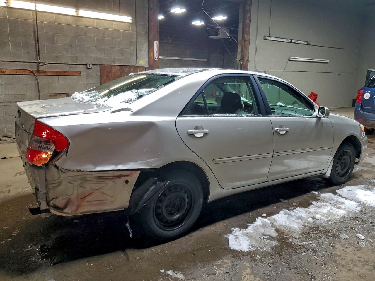 2004 TOYOTA CAMRY LE photo 3
