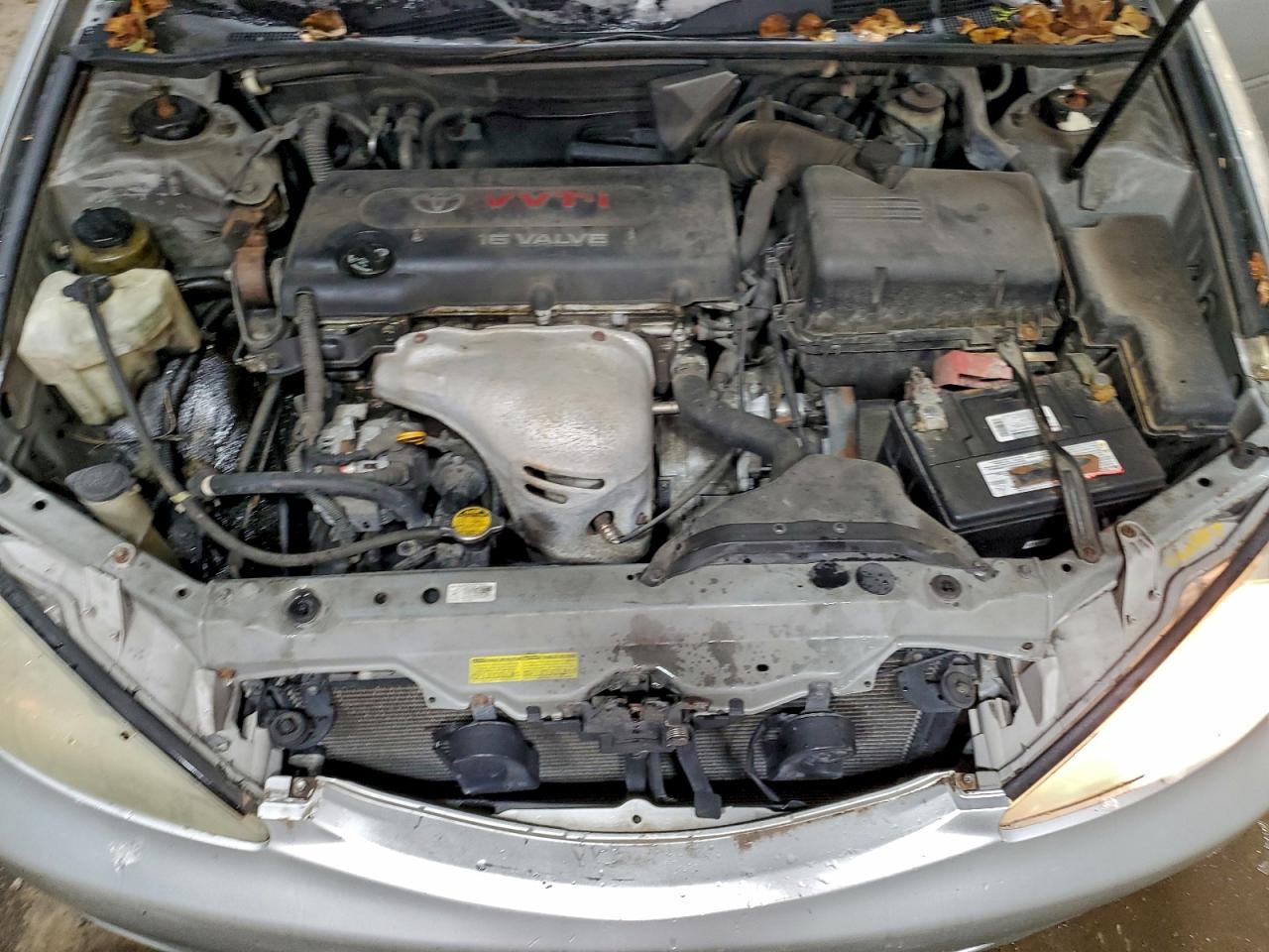 2004 TOYOTA CAMRY LE photo 11