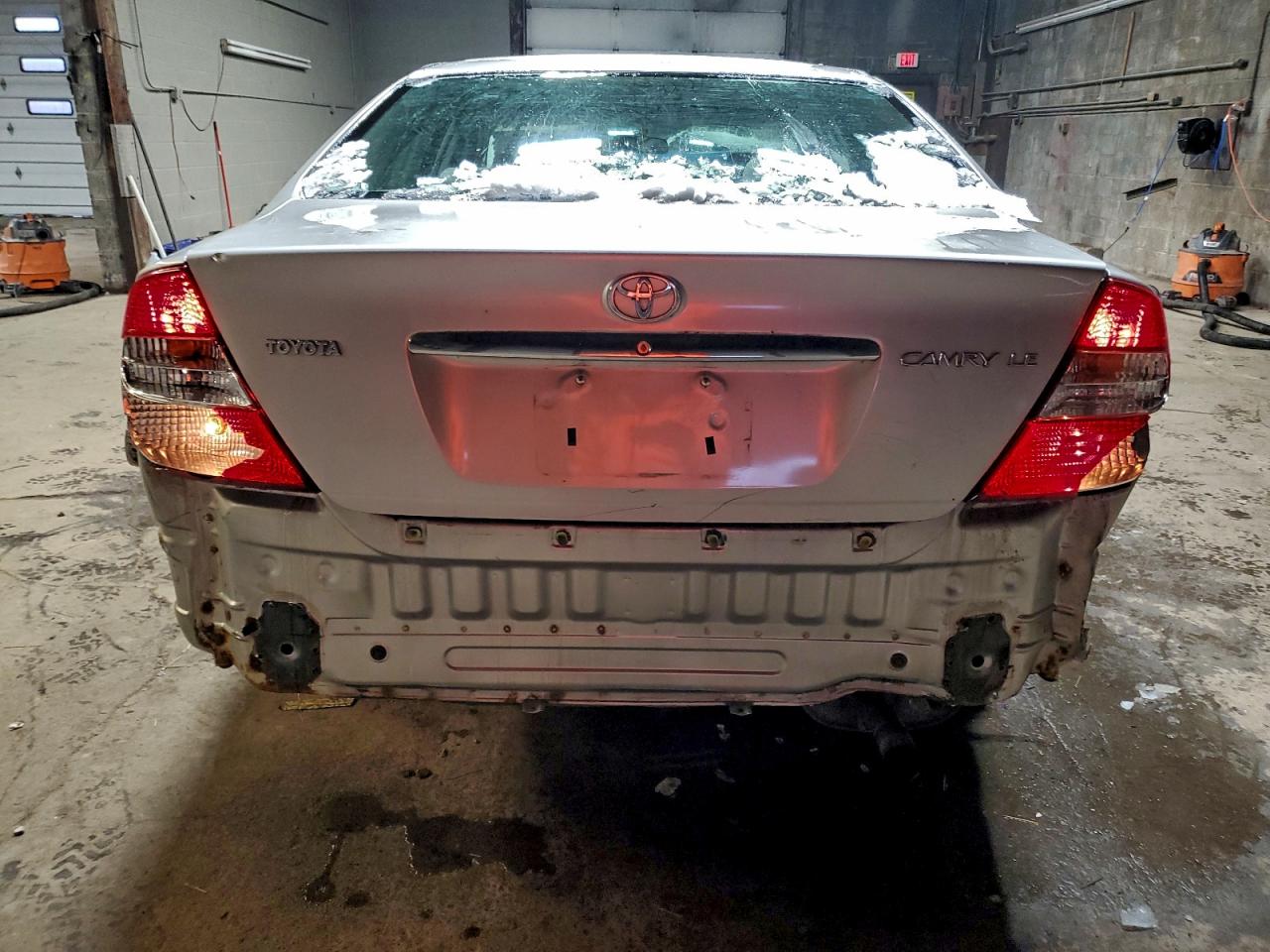 2004 TOYOTA CAMRY LE photo 6