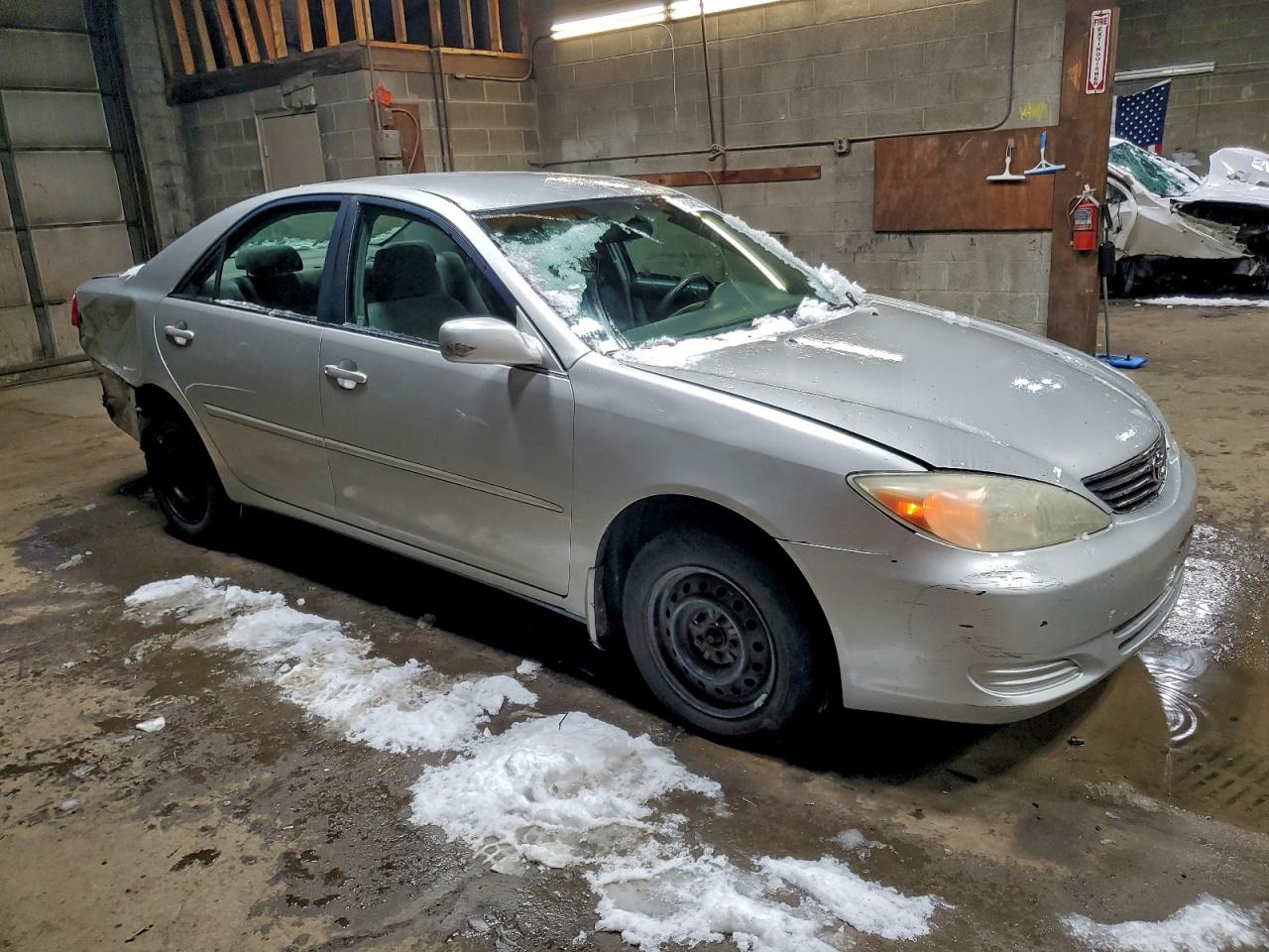 2004 TOYOTA CAMRY LE photo 4