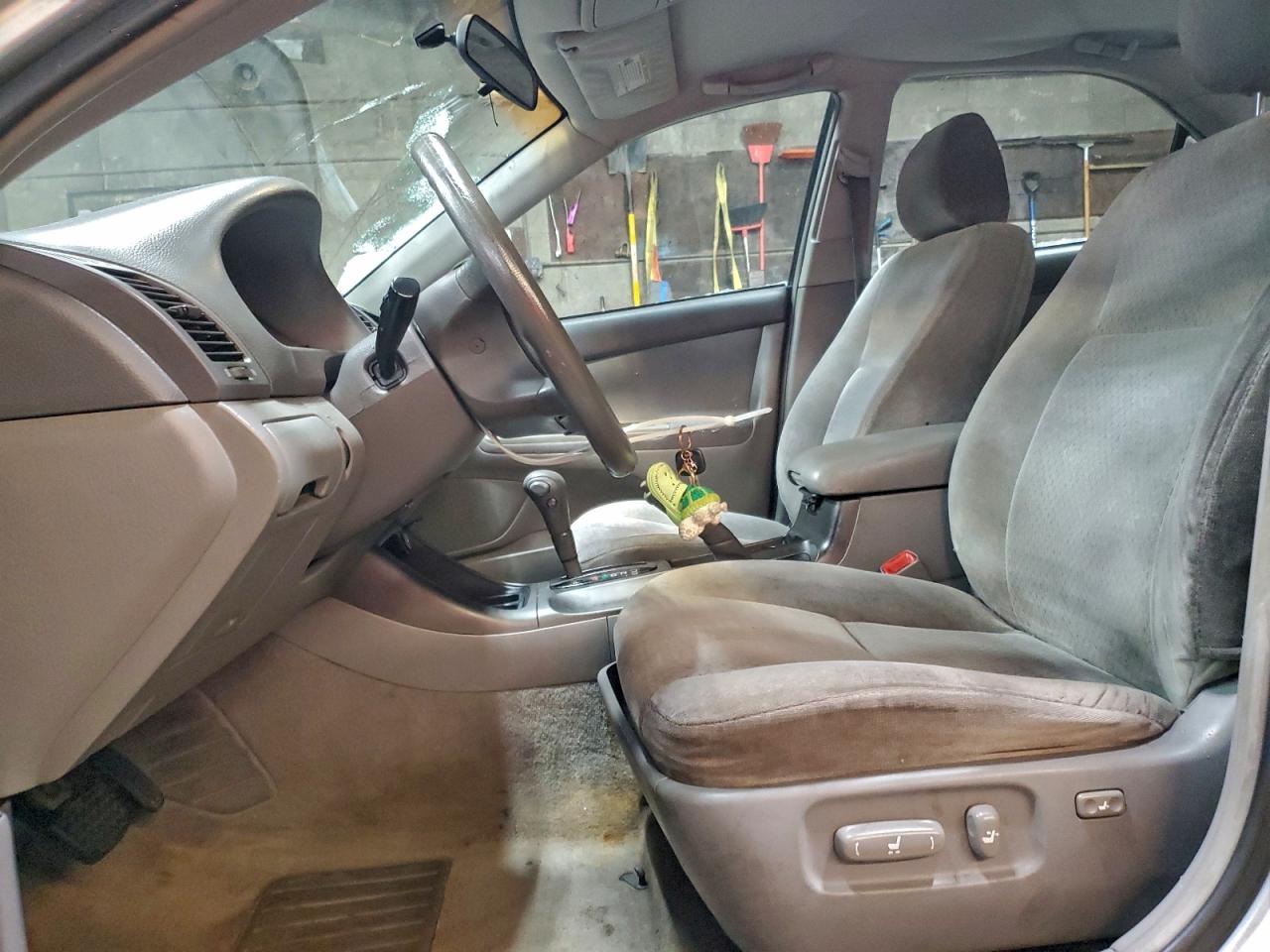 2004 TOYOTA CAMRY LE photo 7