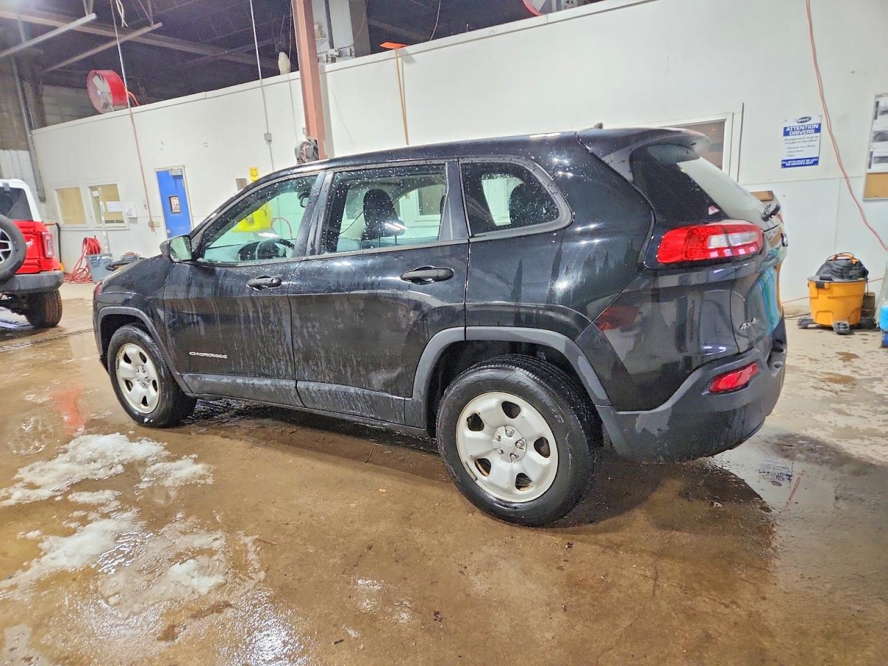 2014 JEEP CHEROKEE SPORT photo 2
