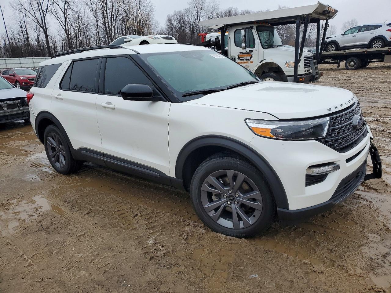 2023 FORD EXPLORER XLT photo 4