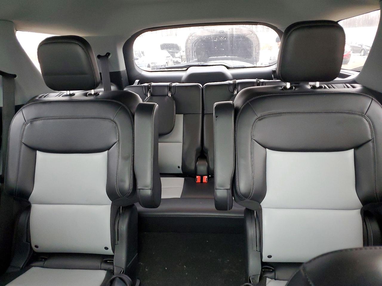 2023 FORD EXPLORER XLT photo 10