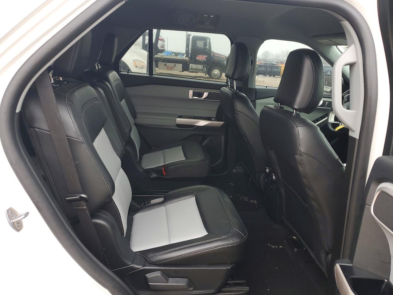 2023 FORD EXPLORER XLT photo 11
