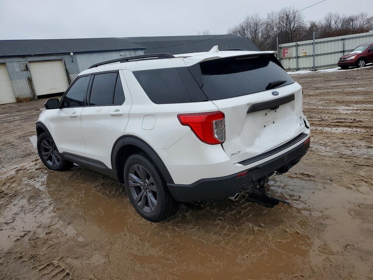 2023 FORD EXPLORER XLT photo 2