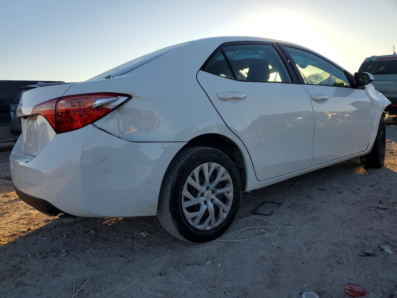 2019 TOYOTA COROLLA L photo 3