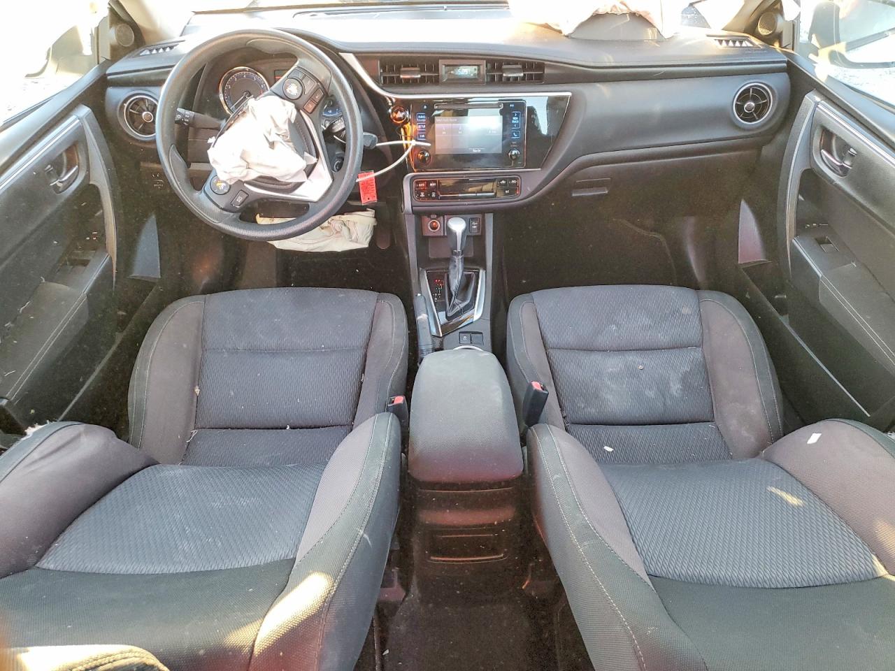 2019 TOYOTA COROLLA L photo 8