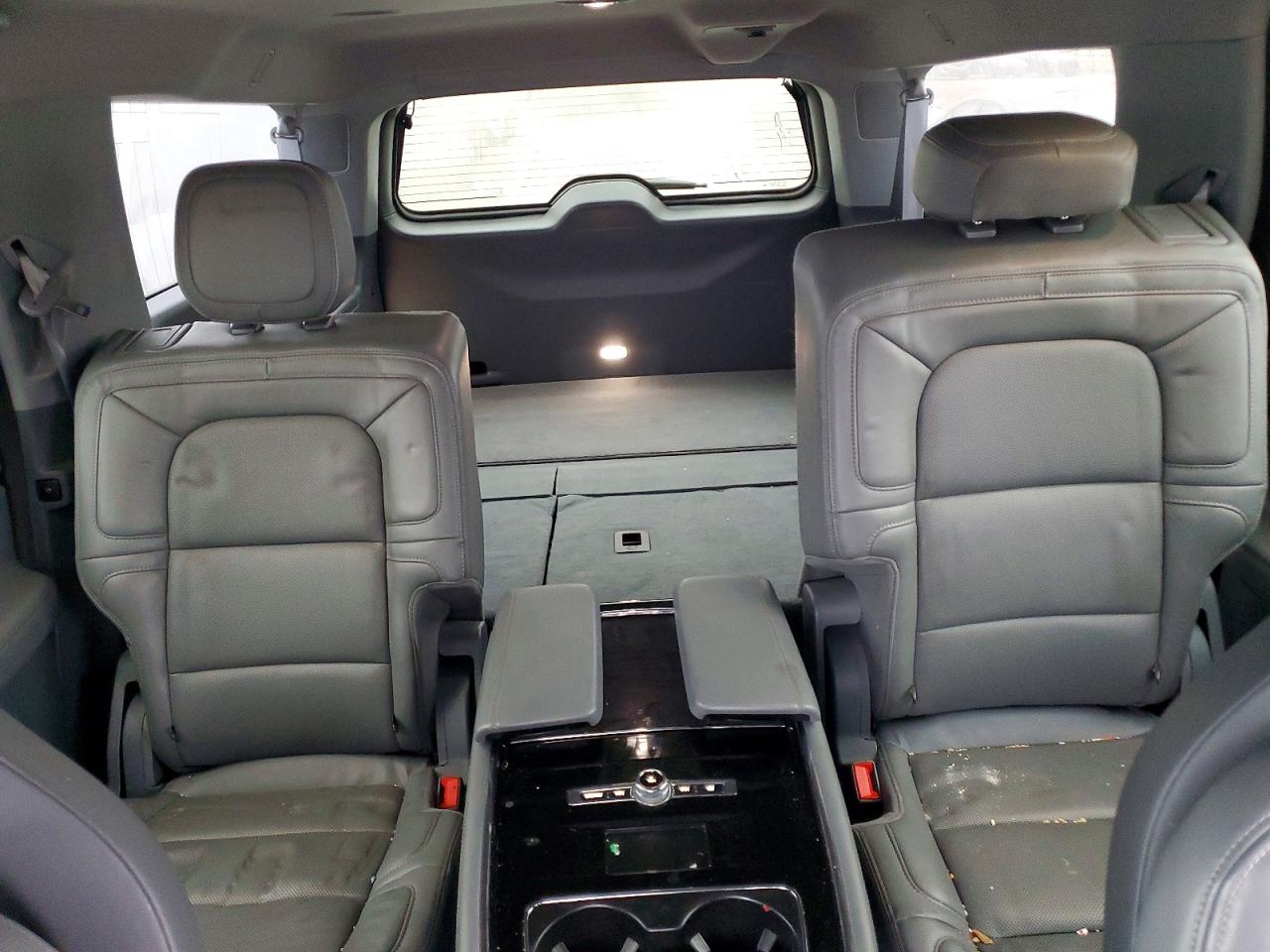 2020 LINCOLN NAVIGATOR L RESERVE photo 10