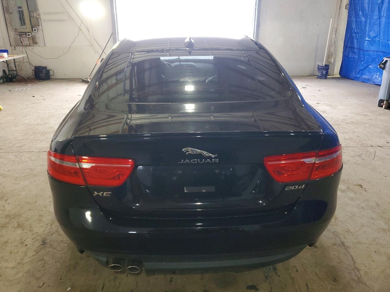 2017 JAGUAR XE PREMIUM photo 6