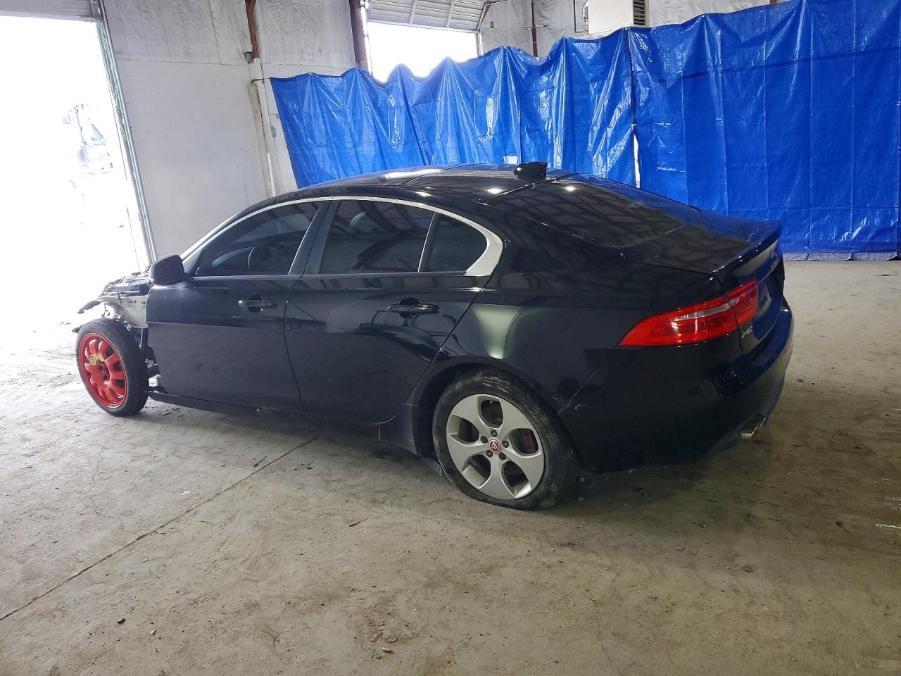 2017 JAGUAR XE PREMIUM photo 2