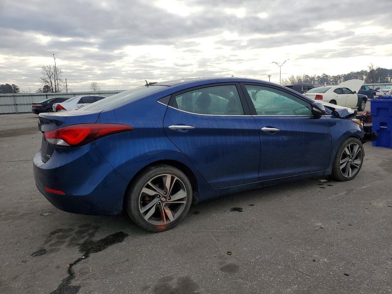 2015 HYUNDAI ELANTRA photo 3