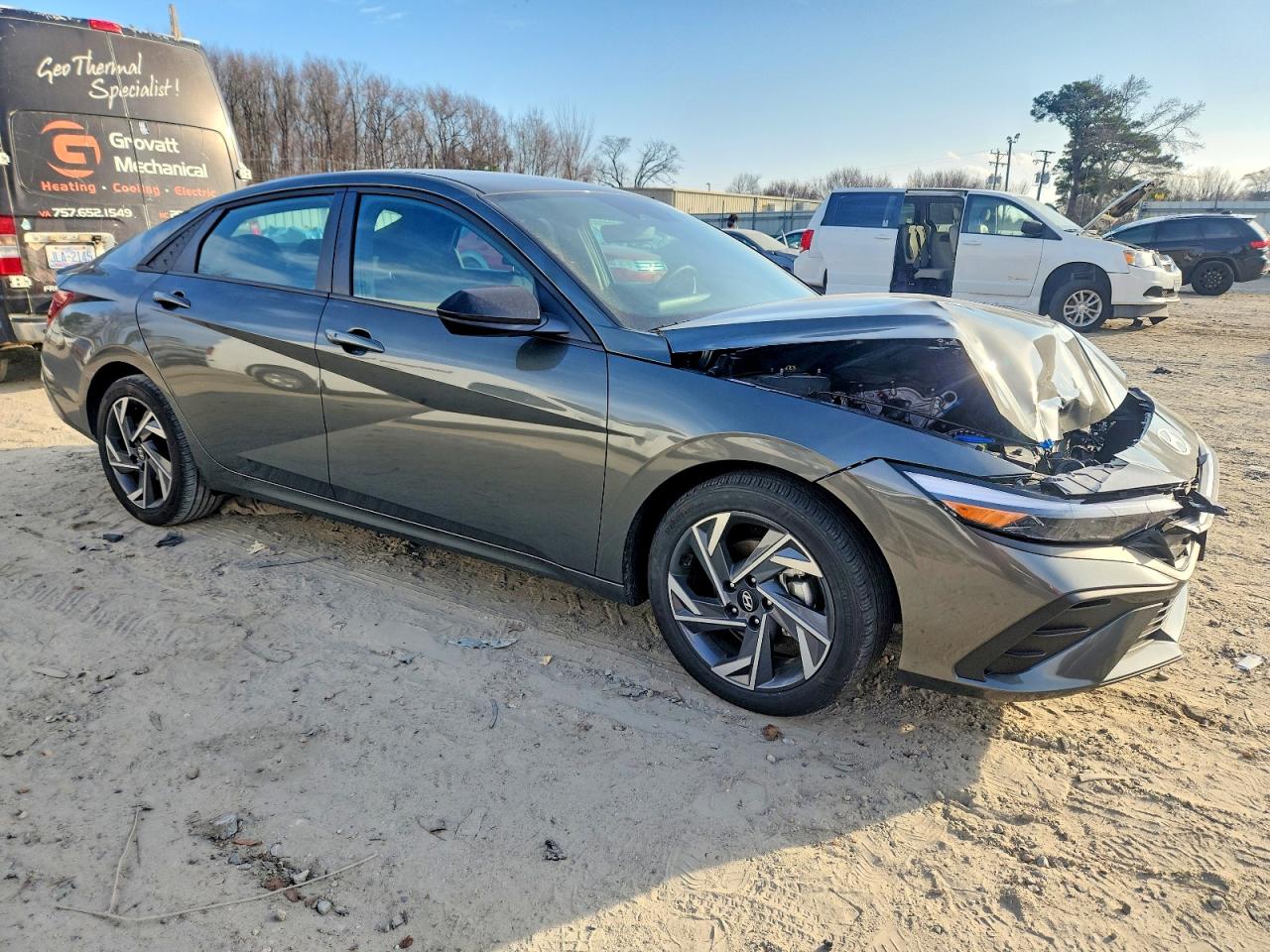 2025 HYUNDAI ELANTRA SEL SPORT photo 4