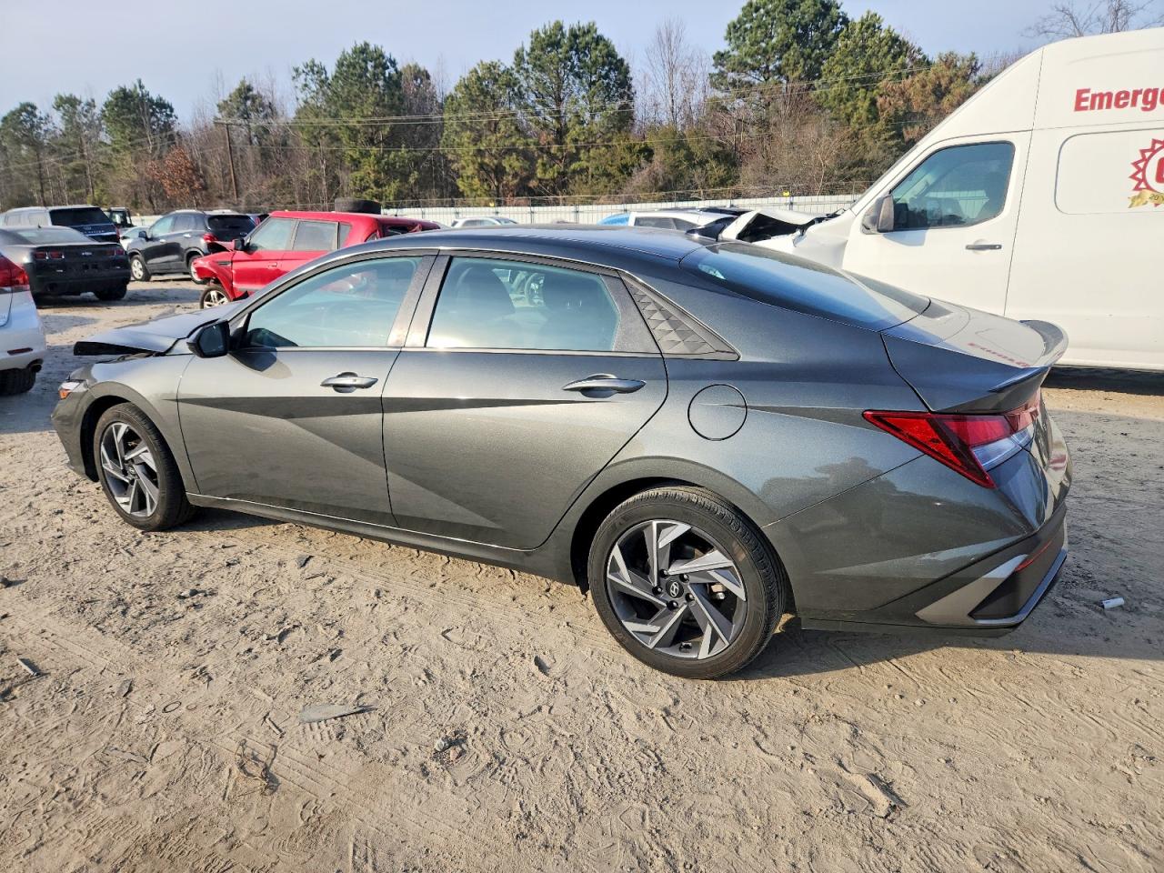2025 HYUNDAI ELANTRA SEL SPORT photo 2