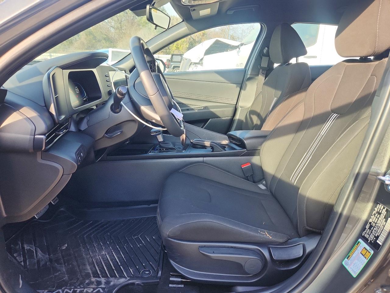 2025 HYUNDAI ELANTRA SEL SPORT photo 7