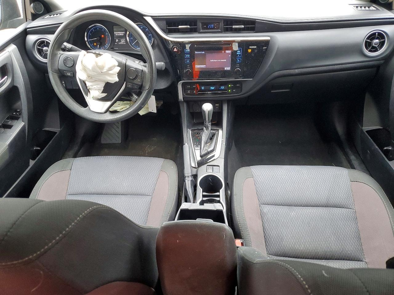 2017 TOYOTA COROLLA L photo 8