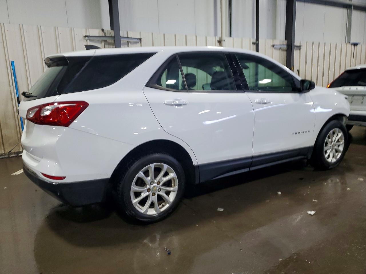 2018 CHEVROLET EQUINOX LS photo 3