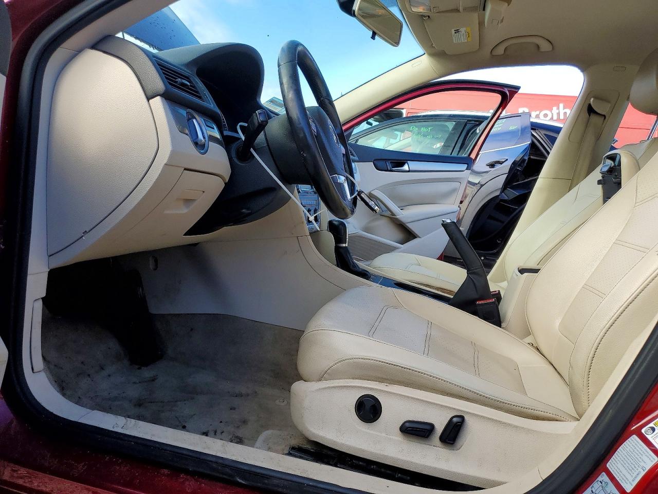 2015 VOLKSWAGEN PASSAT S photo 7