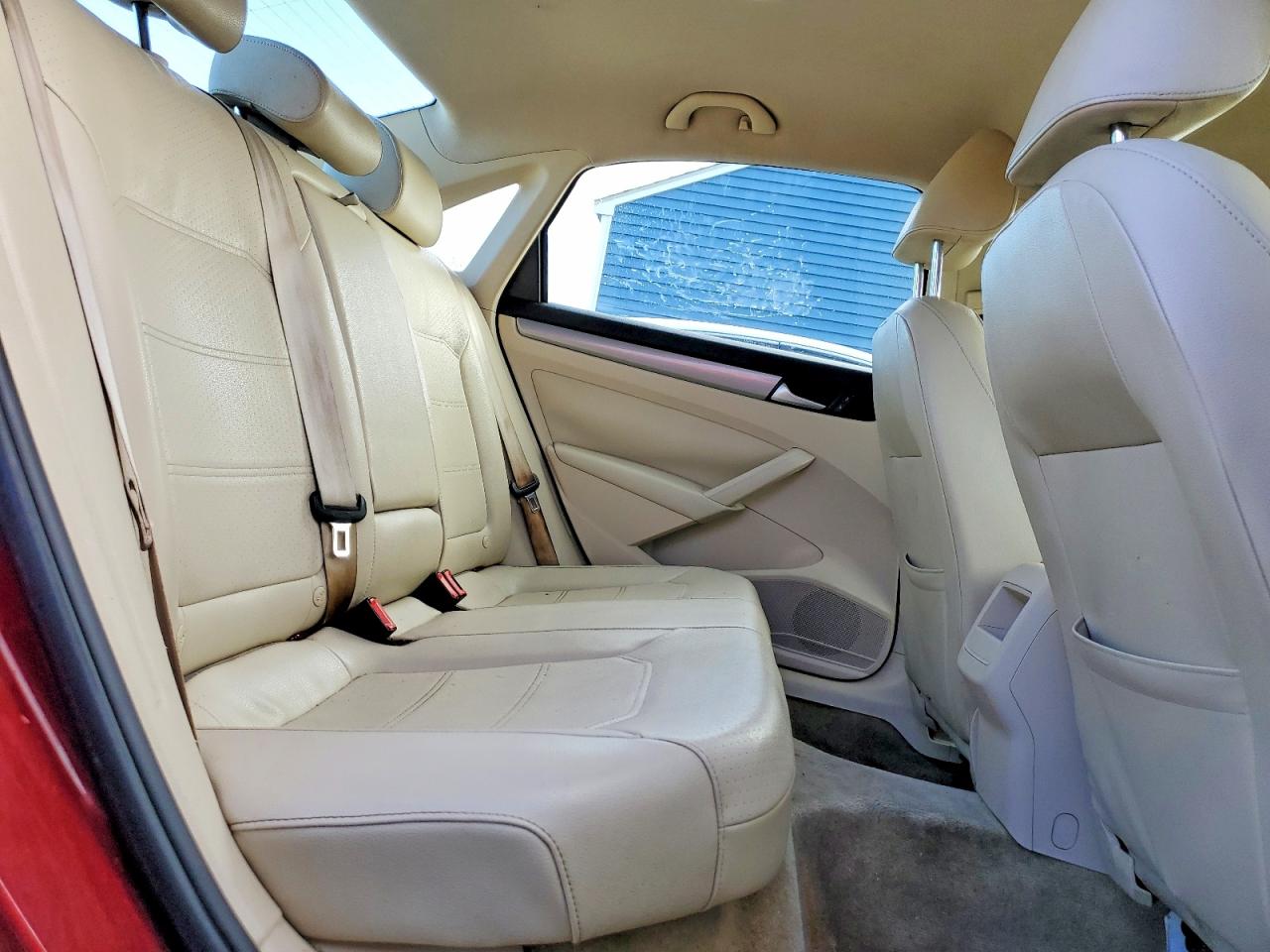2015 VOLKSWAGEN PASSAT S photo 10
