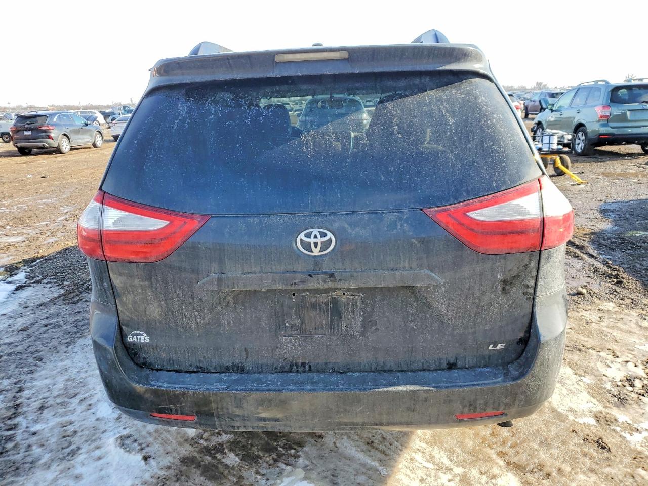 2016 TOYOTA SIENNA LE photo 6
