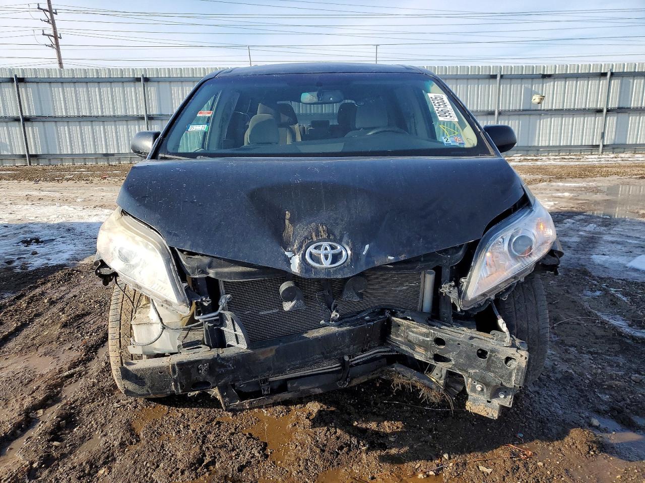 2016 TOYOTA SIENNA LE photo 5