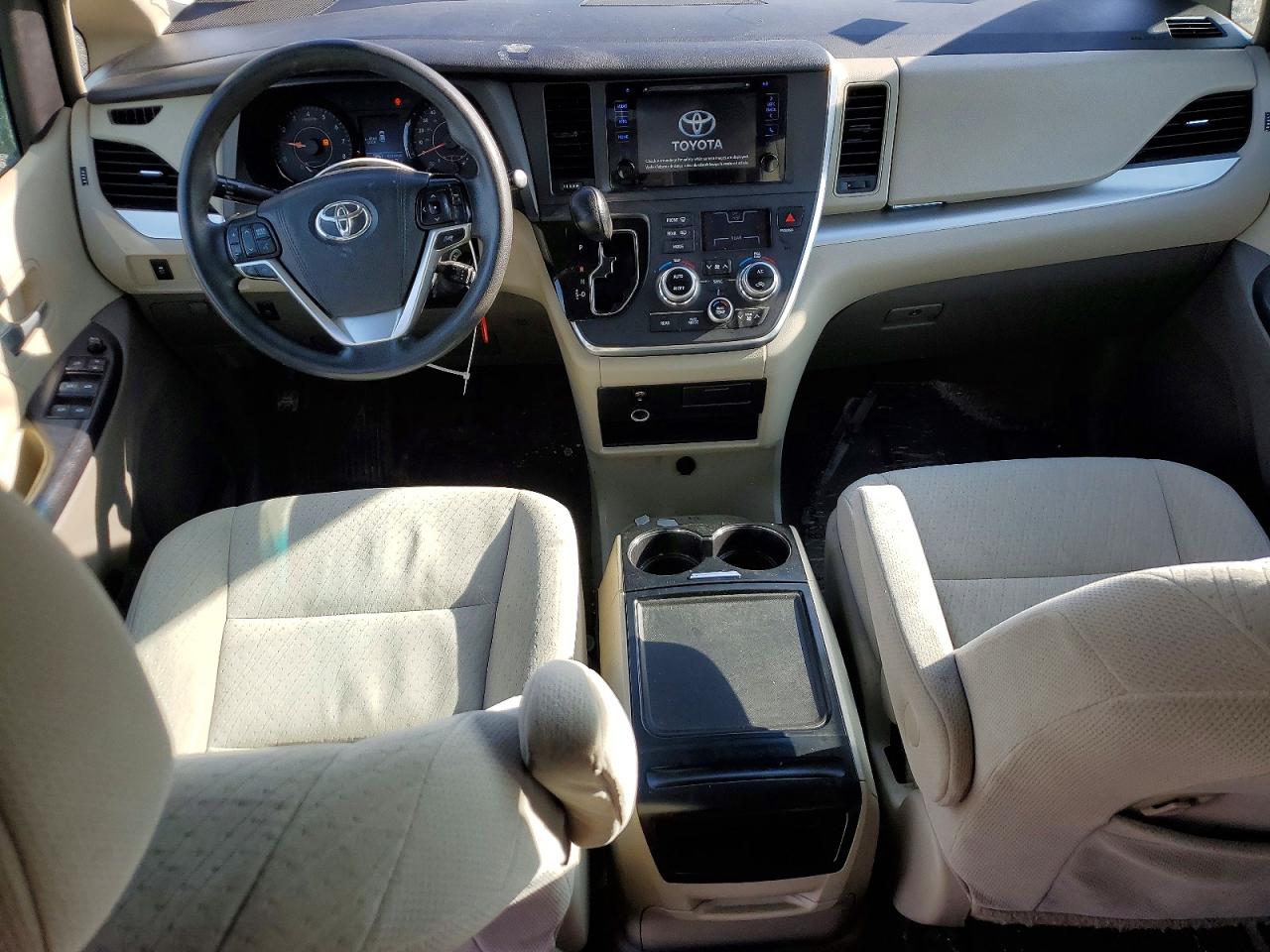 2016 TOYOTA SIENNA LE photo 8