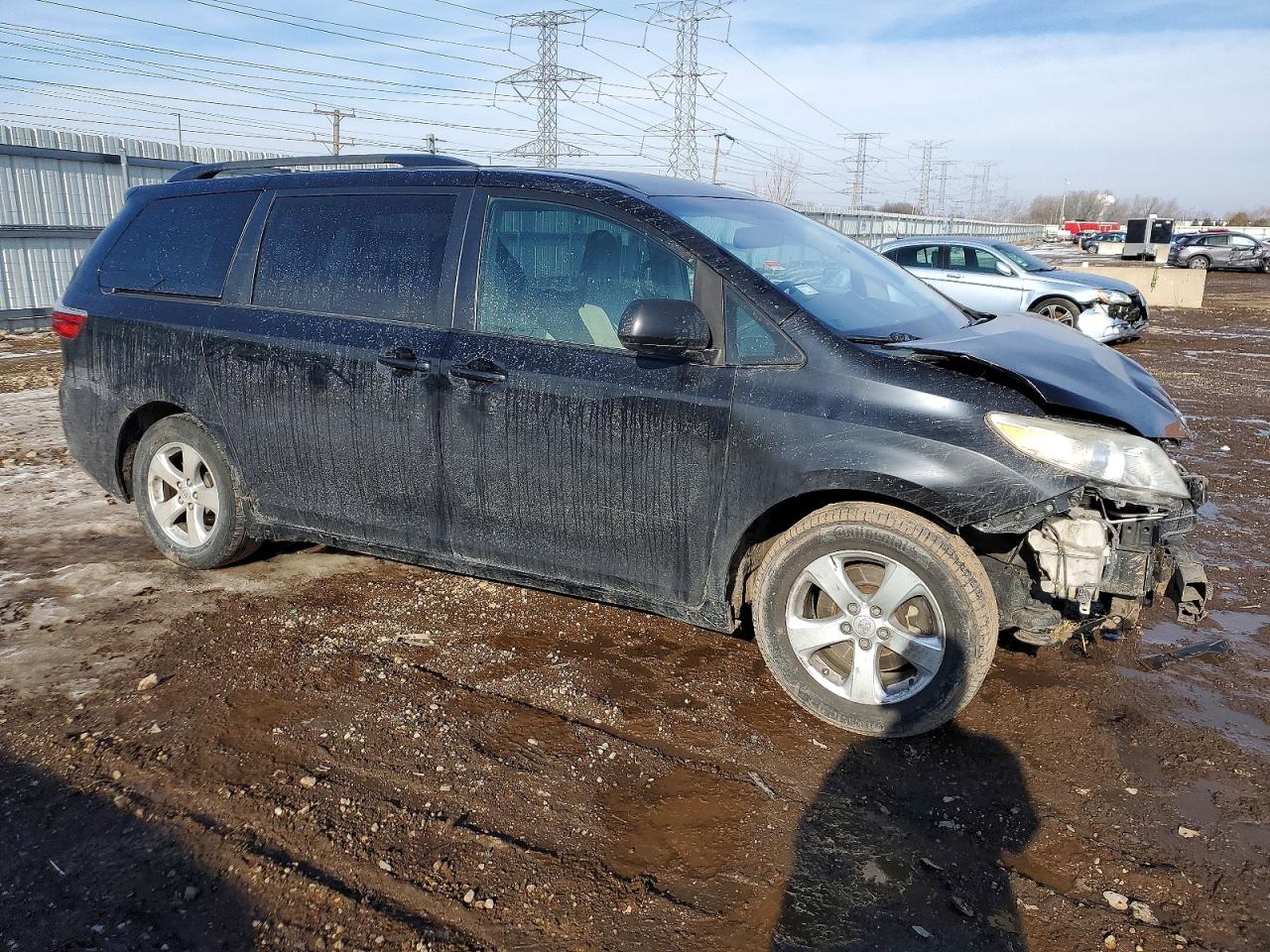 2016 TOYOTA SIENNA LE photo 4