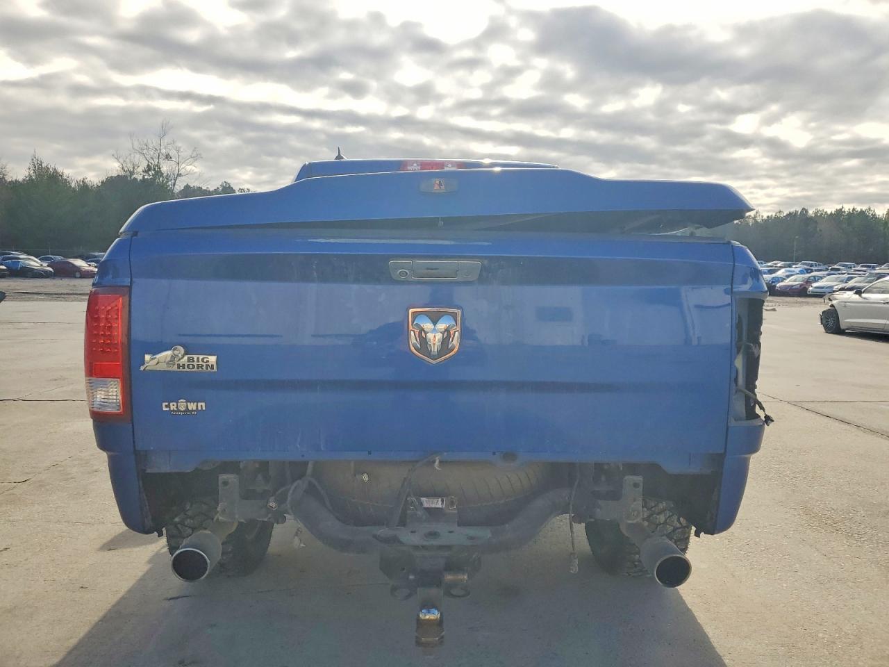 2016 RAM 1500 SLT photo 6