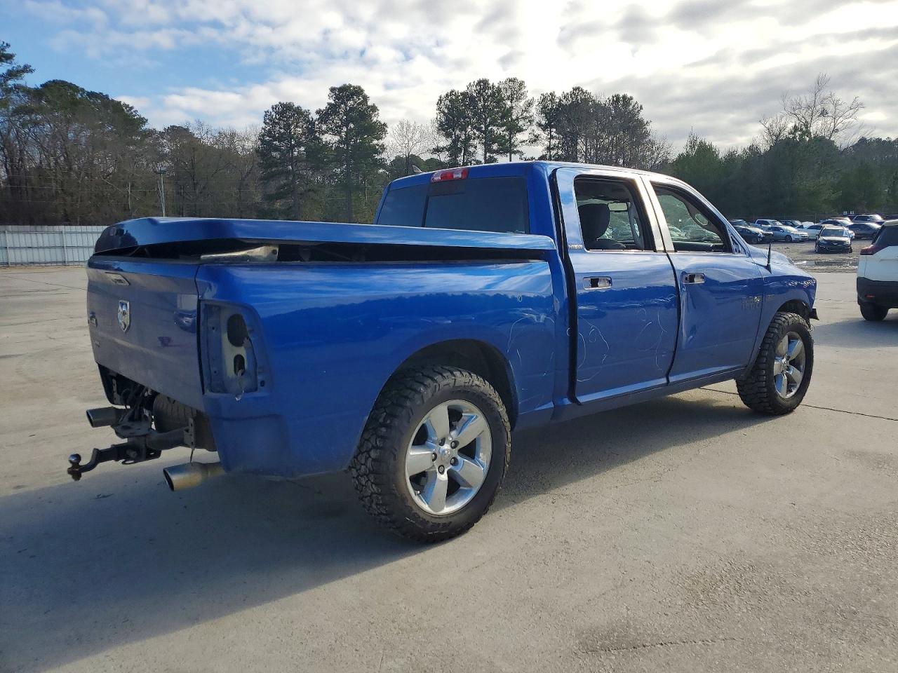 2016 RAM 1500 SLT photo 3