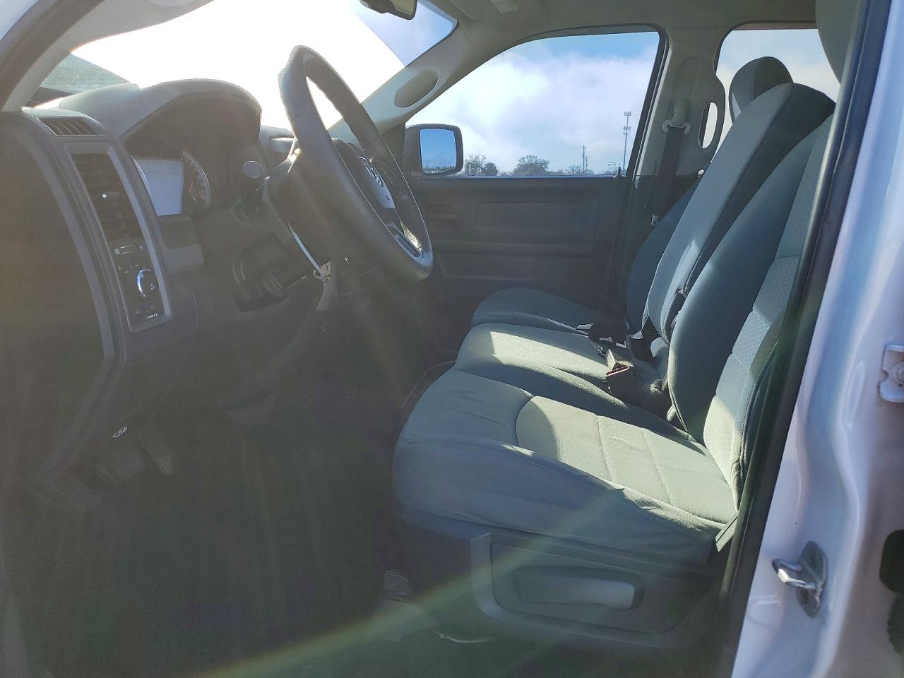 2013 RAM 1500 ST photo 7
