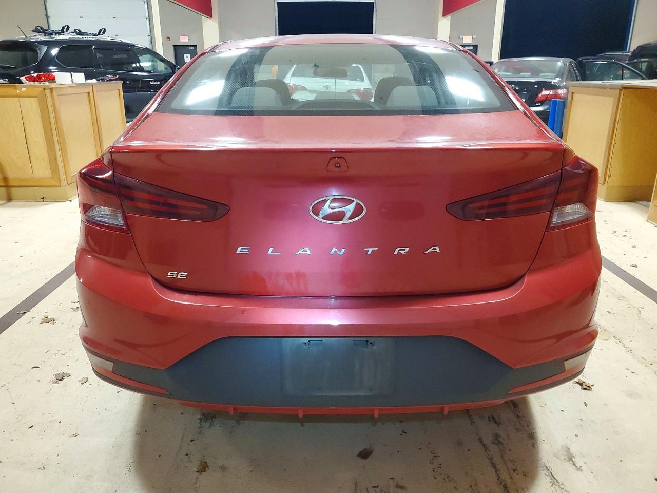 2019 HYUNDAI ELANTRA SE photo 6