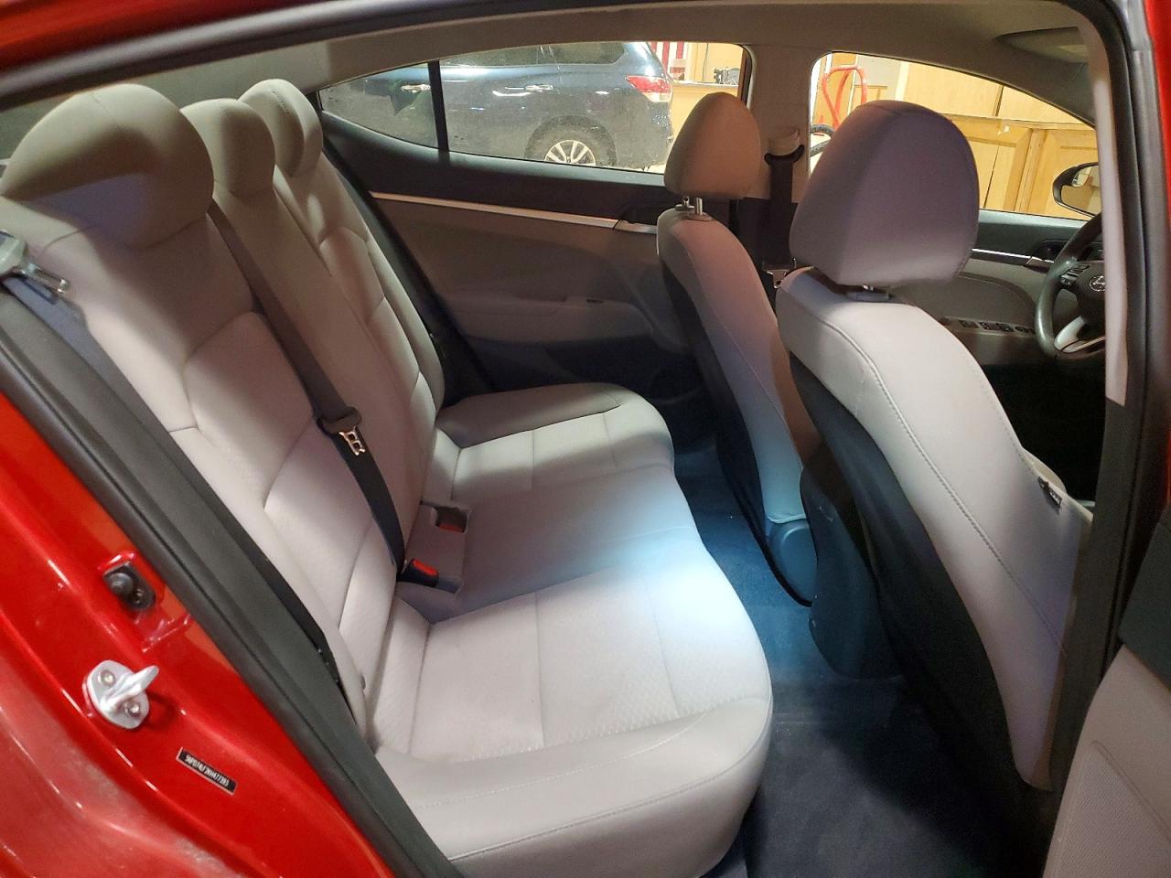 2019 HYUNDAI ELANTRA SE photo 10