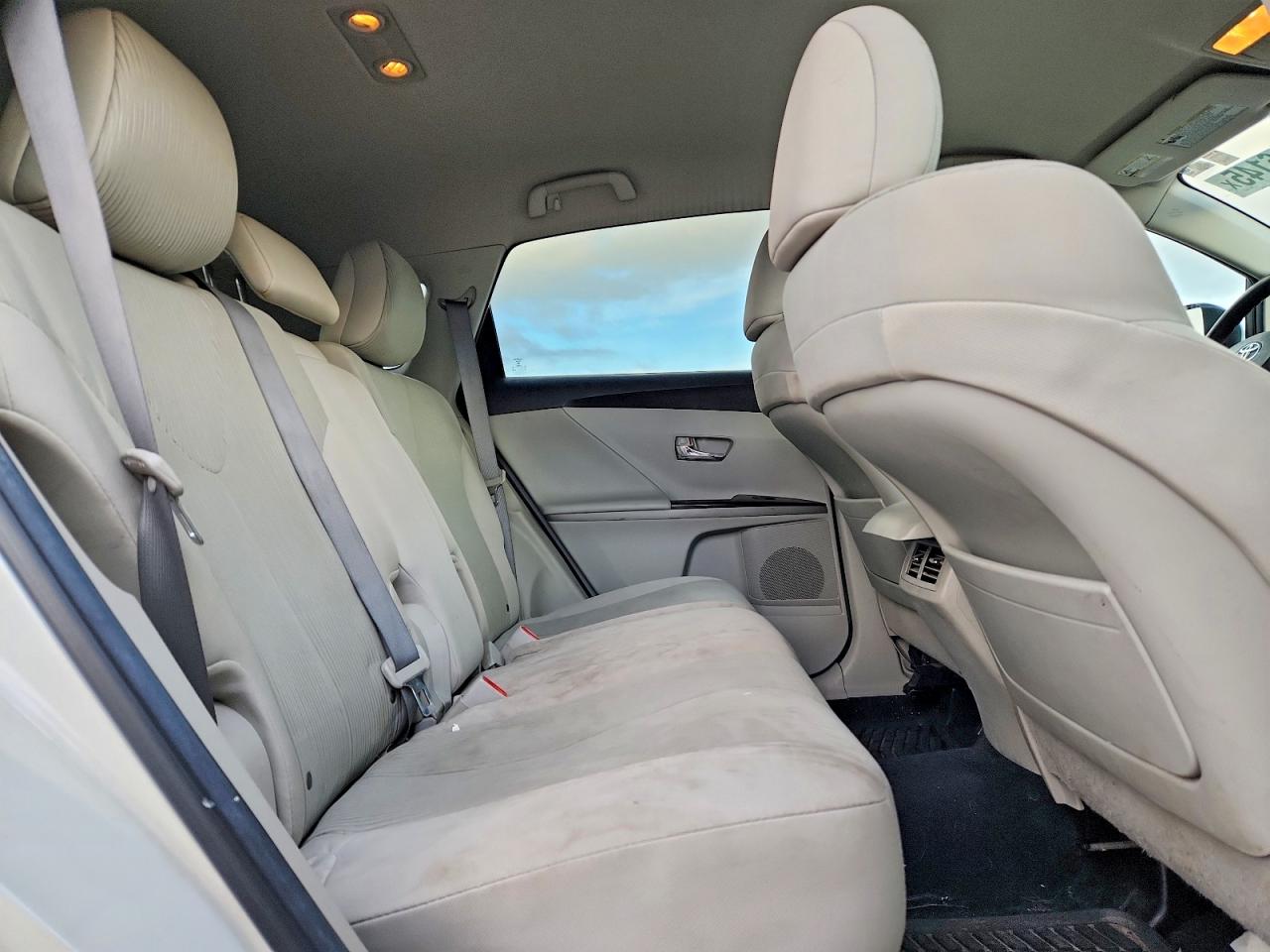 2011 TOYOTA VENZA photo 11
