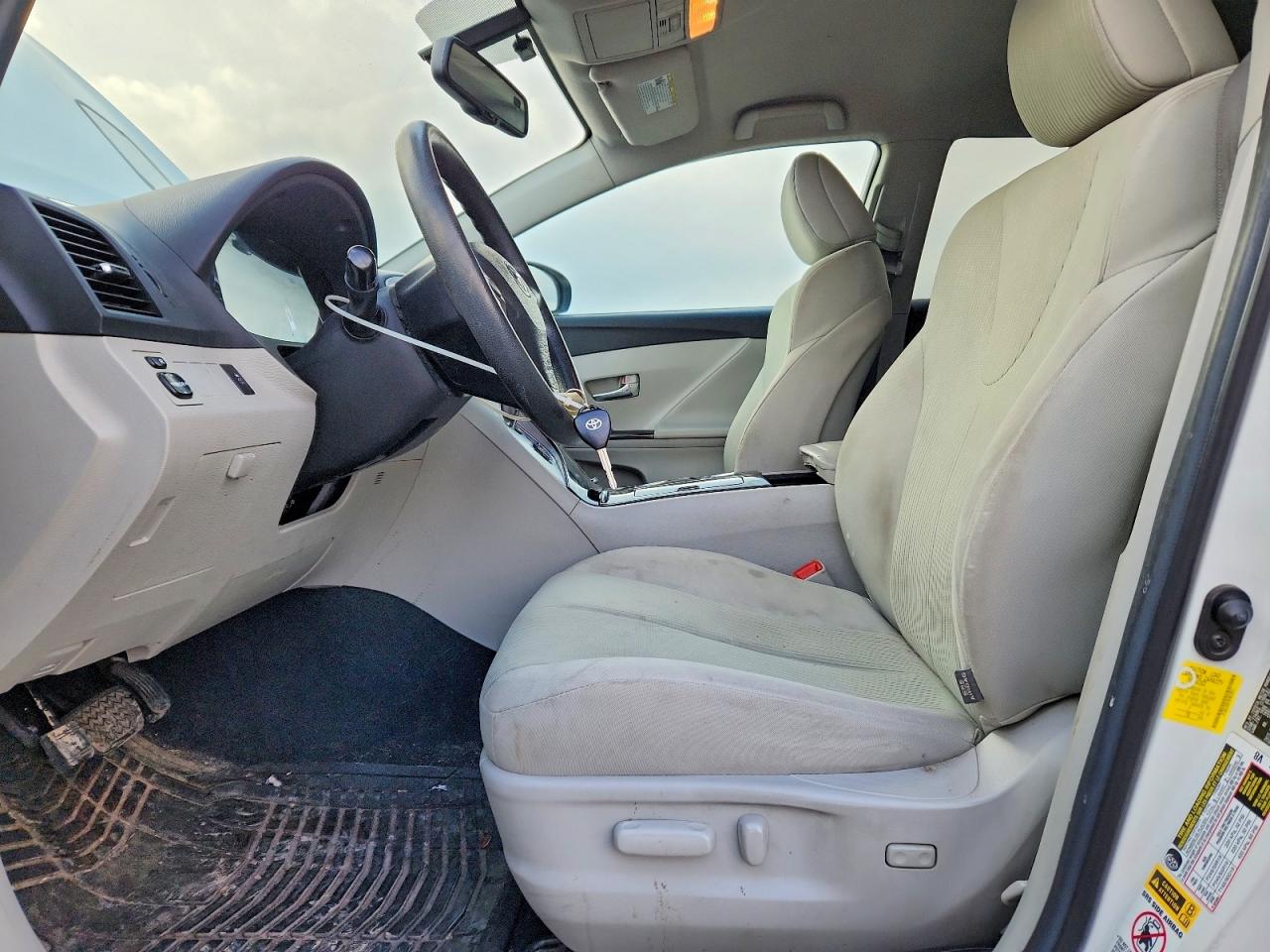 2011 TOYOTA VENZA photo 7